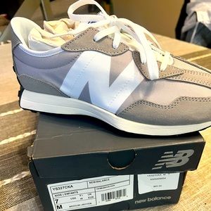 Brand New - New Balance 327 Sneakers Kids size 7 (Women’s size 8.5)